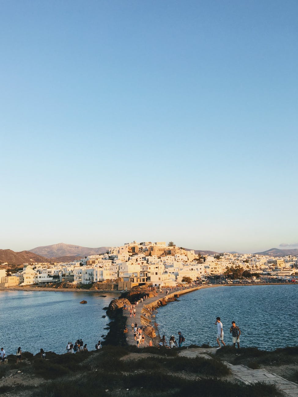 Cosa fare e vedere a Naxos, vista sulla chora dalla Portara