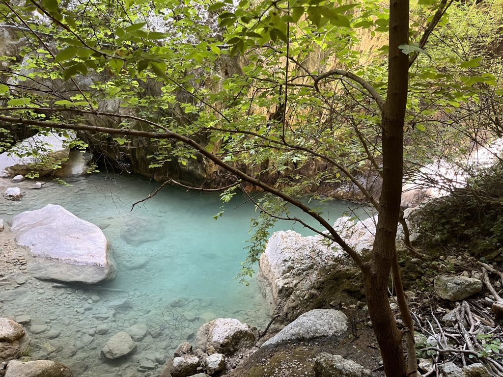 Cosa fare a Lefkada in due giorni: una delle tante cose da fare assolutamente a Lefkada è quella di andare a visitare le cascate di Nidri 