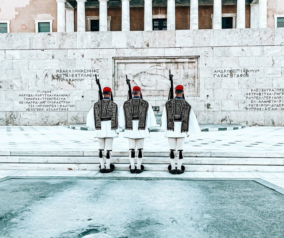 Atene in un giorno: Cambio della guardia al Parlamento greco