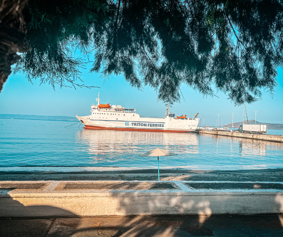 Traghetto della Triton Ferries per Kythira ferama al porto di Neapolis
